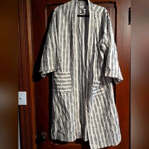Universal Threads striped Black and White Kimono